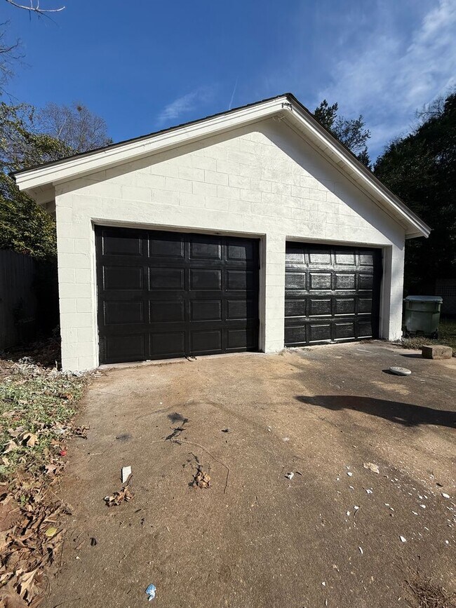 Building Photo - Recently remodeled 3-bedroom, 2-bath home located in East Montgomery.