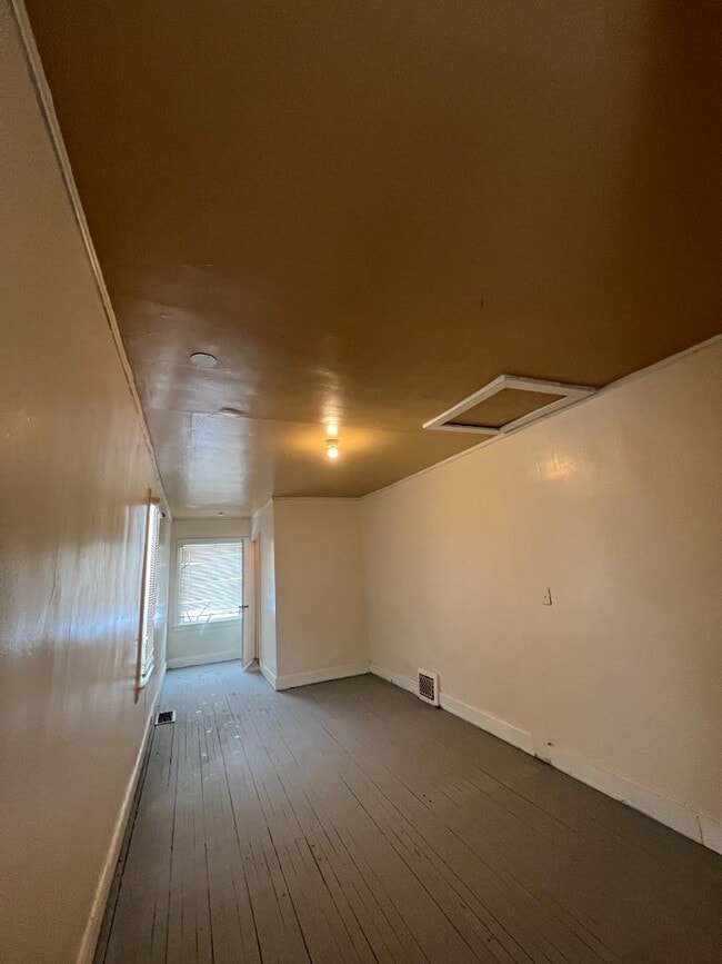 Building Photo - 1723 Maine St