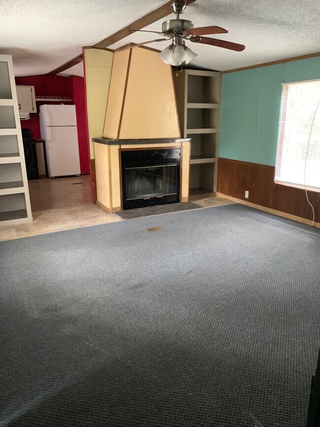 Building Photo - 93 Whispering Pines Cir