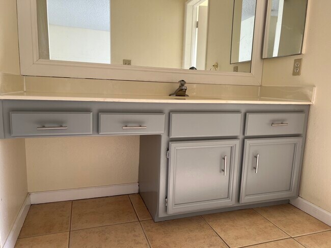 Building Photo - 1879 Pheasant Dr