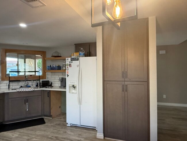 Building Photo - 305 Chaplin Cir