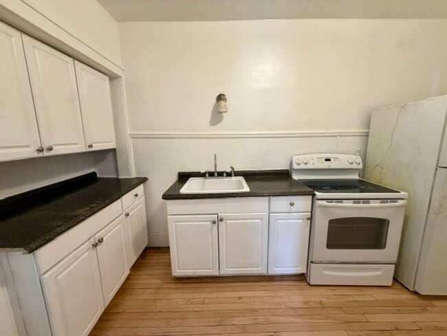 Building Photo - 14030 Faircrest St