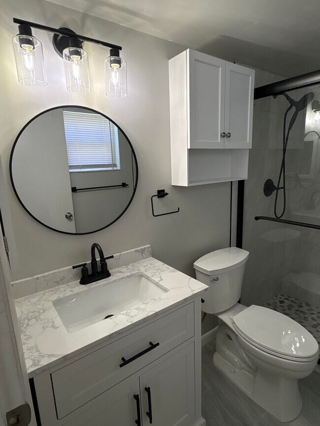 Building Photo - 2 bedroom 2 bath condo