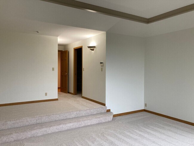 Building Photo - 3bd/3.5ba in Summit Executive Neighborhood