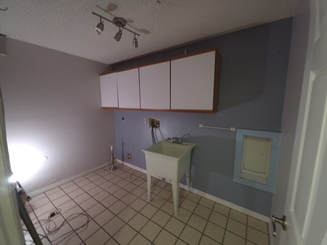 Building Photo - 5373 N Mock Orange Dr