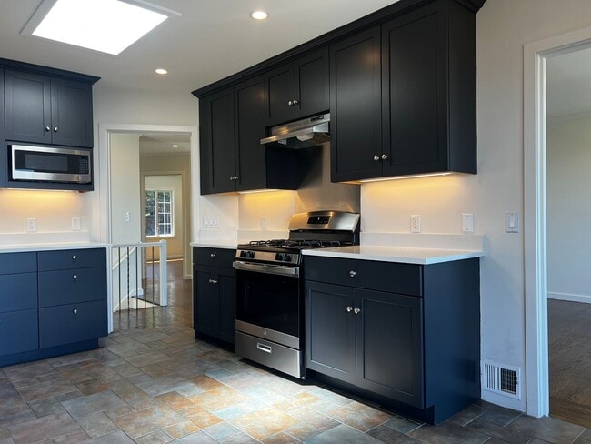 Building Photo - Views for Days Eureka Valley Home.  OPEN HOUSE!!!! THURSDAY, MAY 21 FROM 4:00 PM - 6:30 PM.