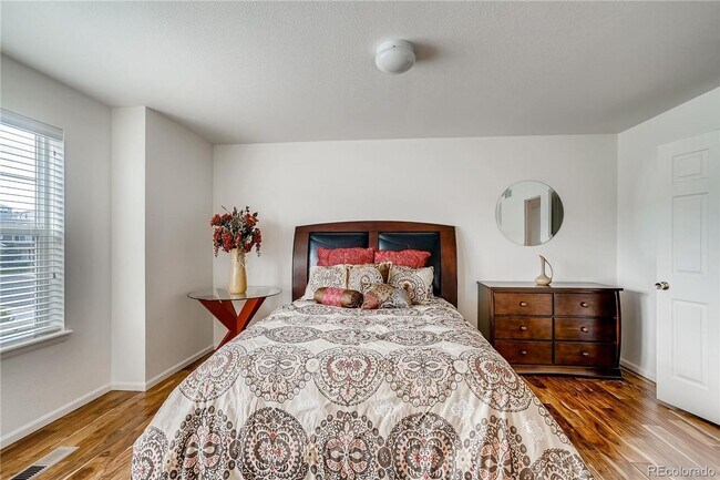 Building Photo - Beautiful 3 Bed, 3 Bath with a Loft Single Family Home in Meadows Neighborhood.