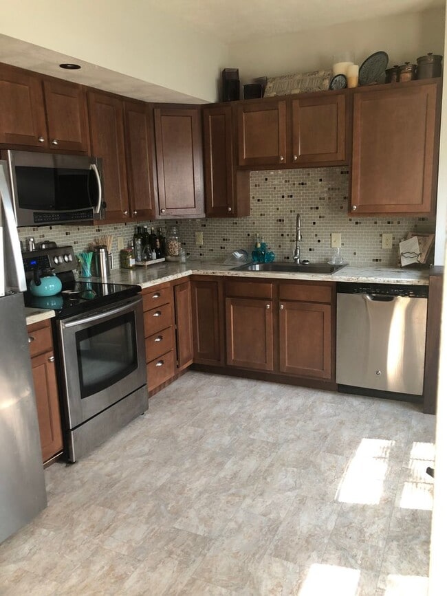 Primary Photo - 2 Bedroom Apartment Near DTSF