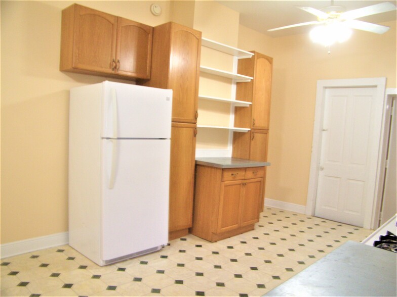 Building Photo - 447 Elmira Ave