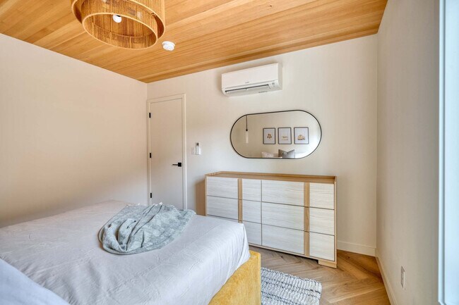 Building Photo - 5018 NE 26th Ave