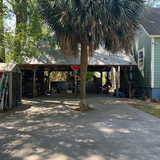 Building Photo - 31 Vinel Ln