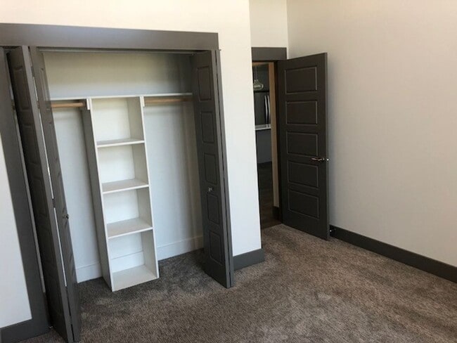 Building Photo - Beautiful Four Corners Condo