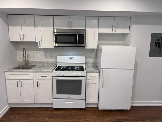 Building Photo - 4724 3rd Pl NW