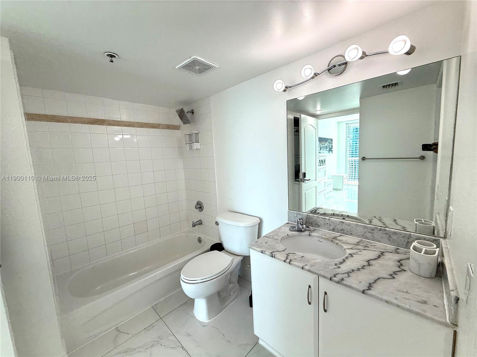 Building Photo - 1200 Brickell Bay Dr