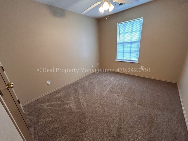 Building Photo - 1001 Trenton Dr