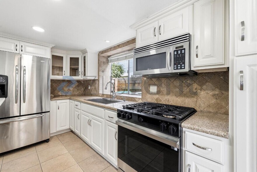 Building Photo - 23913 Parkland Ave