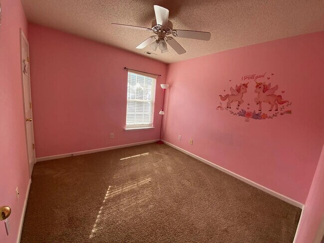 Building Photo - 148 Brentfield Loop