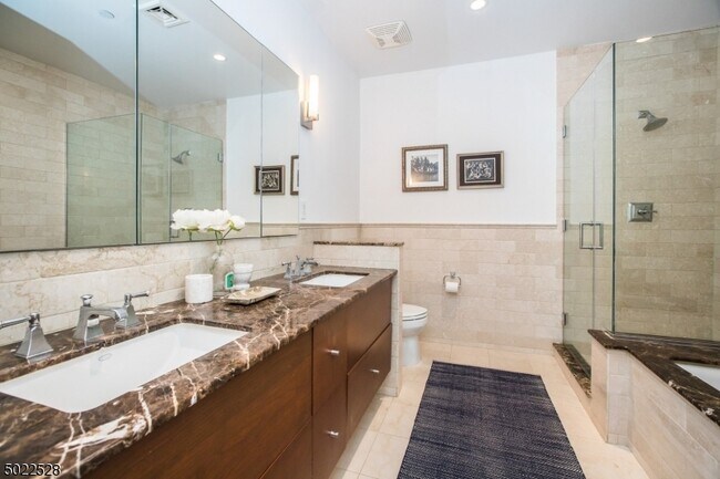 Building Photo - 85 Park Ave