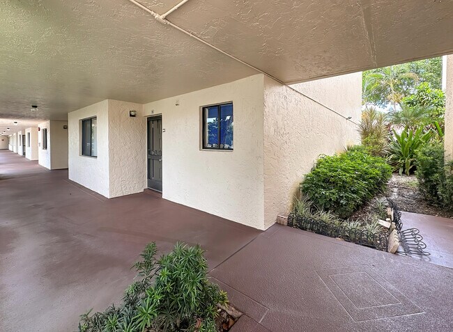 Building Photo - 3154 Via Poinciana