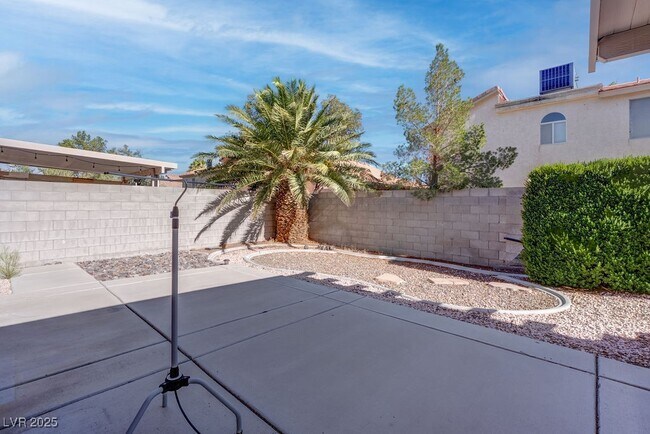 Building Photo - 8753 Country View Ave