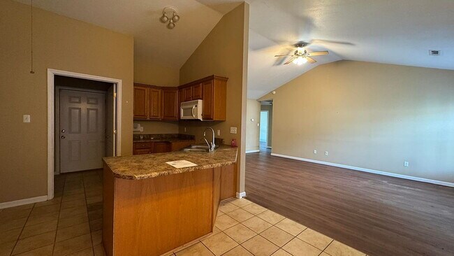 Building Photo - Single Family Home For Rent
