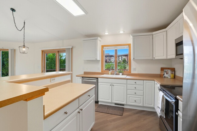 Building Photo - 8 Redtail Ct