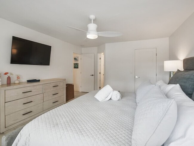 Building Photo - 750 S Sierra Ave