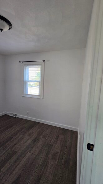 Building Photo - 405 Wilson Ave