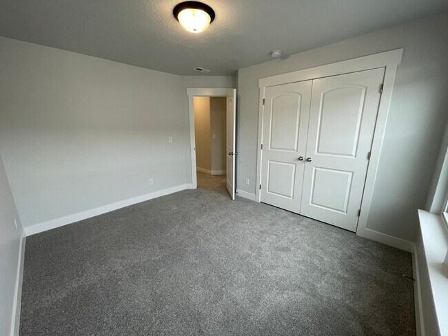 Building Photo - 3740 W