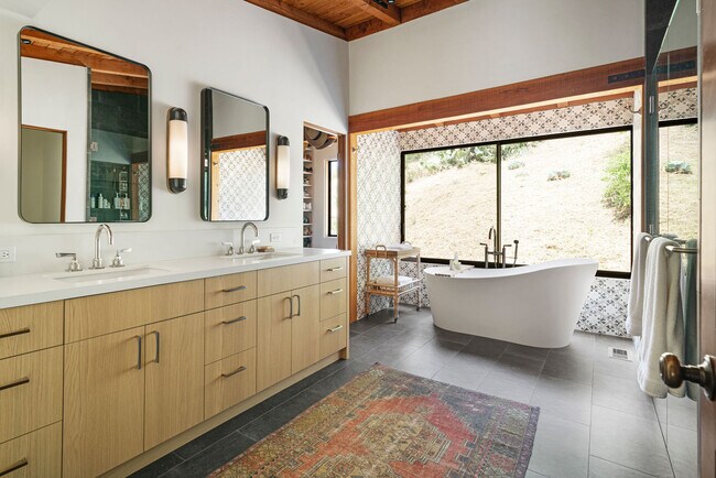 Building Photo - 901 Crater Camp Dr