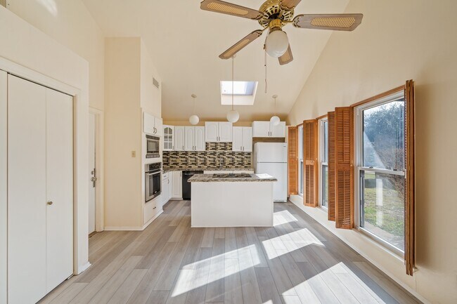 Building Photo - 4330 Willow Beach Dr