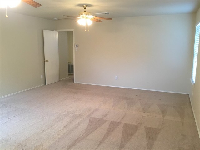 Building Photo - 10423 Manor Crk