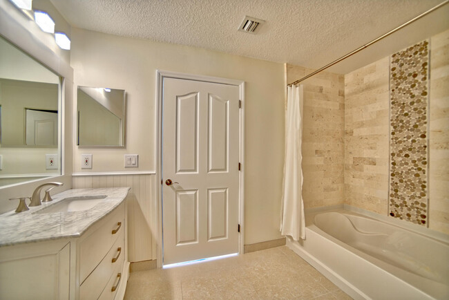 Building Photo - 275 Murcia Dr