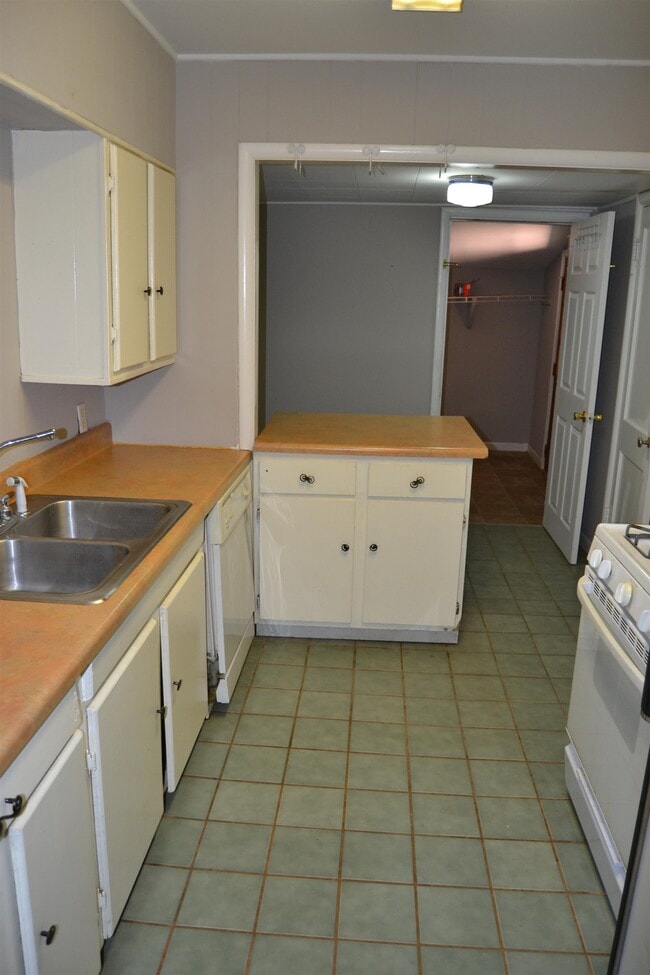 Building Photo - 1328 Marcia Rd