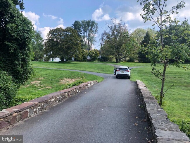 Building Photo - 20 Battlebrook Ln