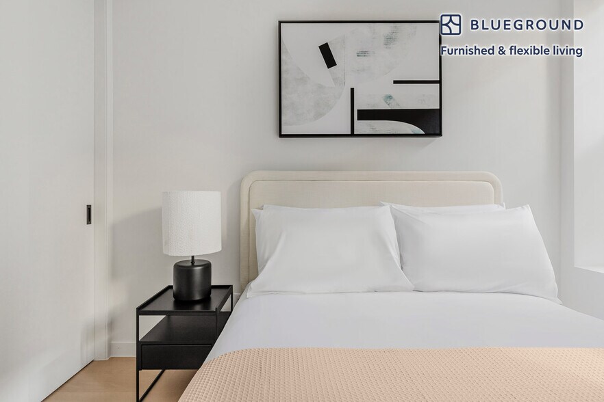 Building Photo - 333 E 52nd St