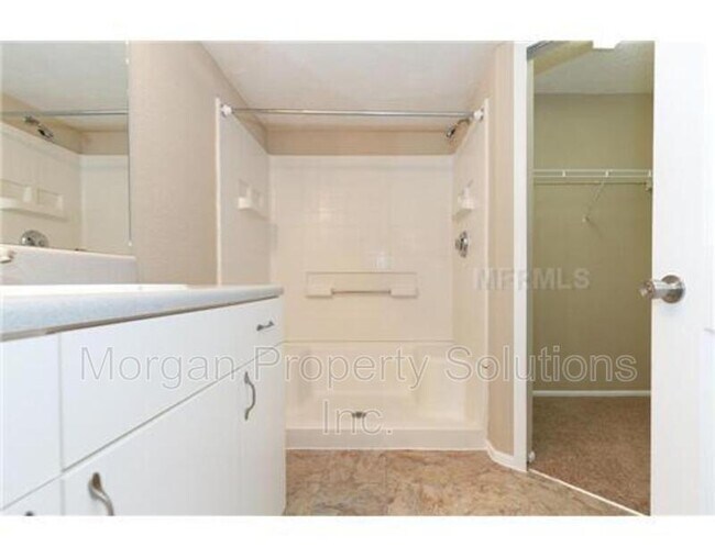 Building Photo - 5112 Park Central Dr