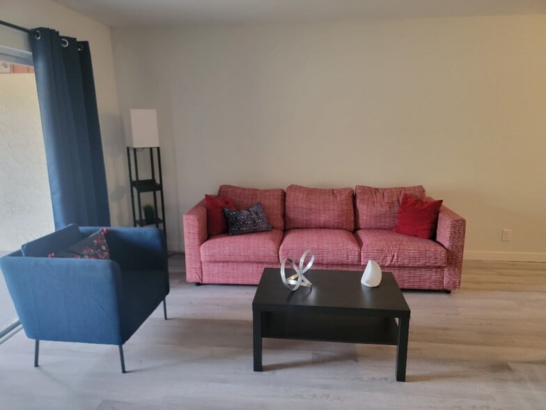 Building Photo - 2056 Sunset Point Rd