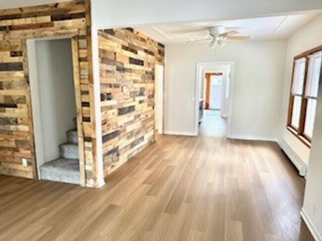 Building Photo - 705 W Olin Ave