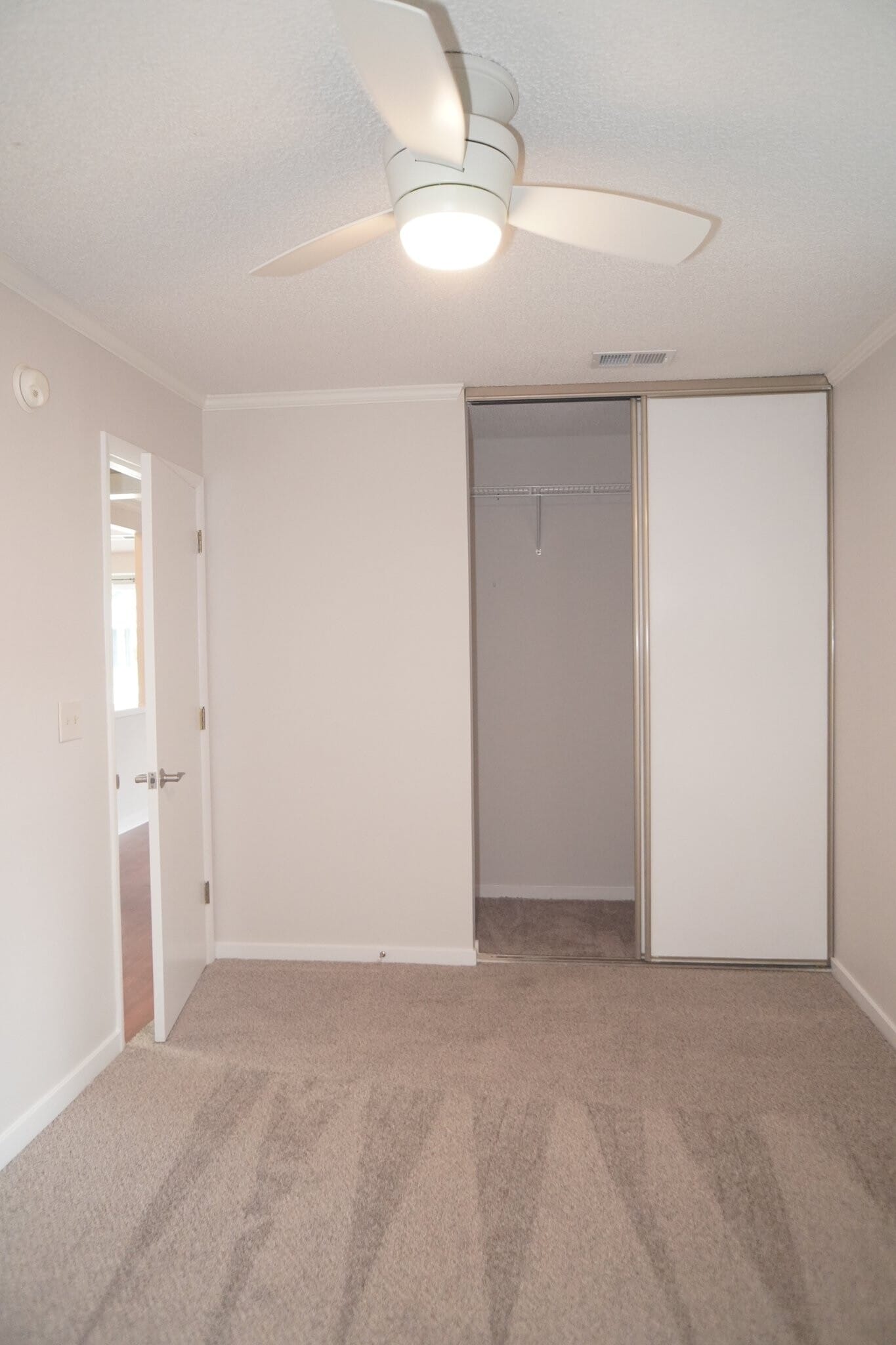 Building Photo - 1133 Oakcrest Dr