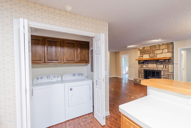 Building Photo - Up to a 2 year lease at this Beautiful 3 bed, 2 bath!!!!