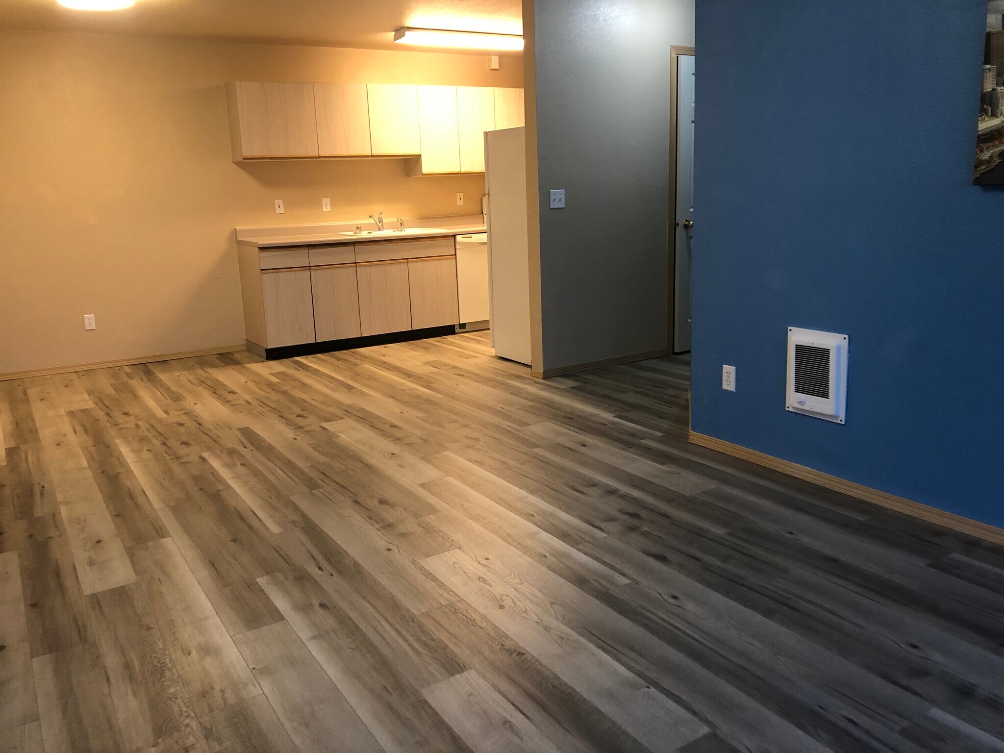 Building Photo - 1645 NE Merman Dr