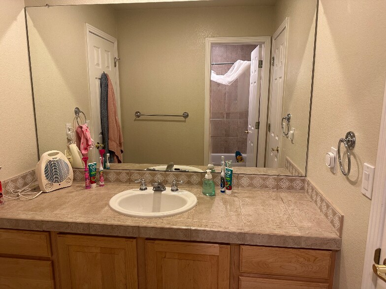 Building Photo - 1516 S Logan St