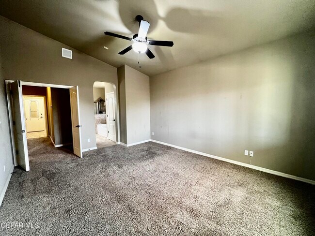 Building Photo - 3133 Clearbrook