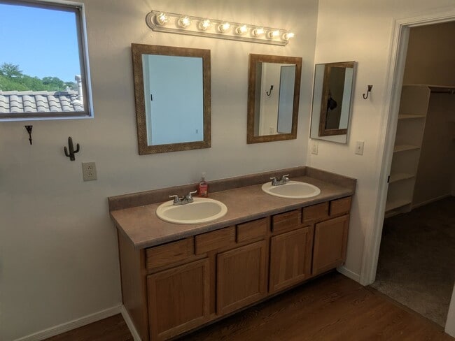 Building Photo - Three bedroom rental in Rancho Sahuarita Move -in ready
