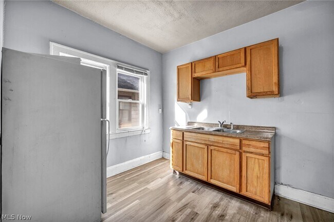 Building Photo - 3438 E 140th St