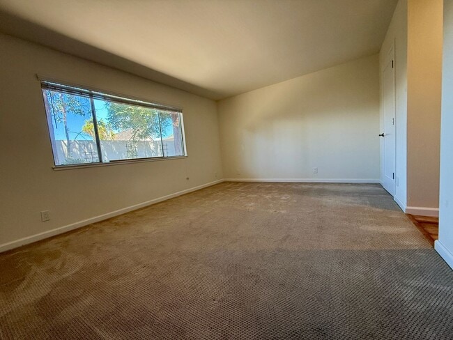 Building Photo - Don’t miss the opportunity to make this be...