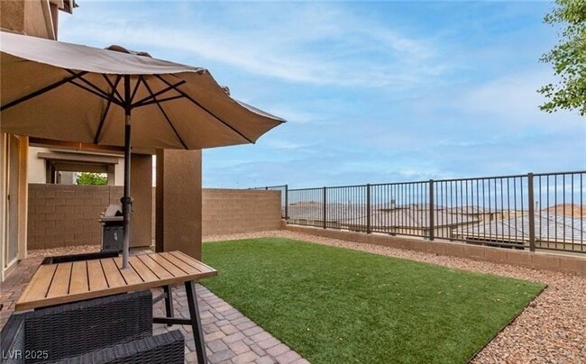 Building Photo - 12556 Skylight View St