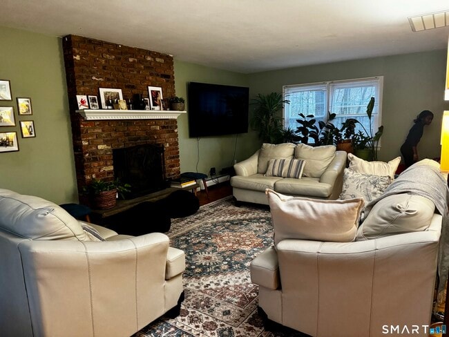 Building Photo - 6 Redcoat Ln