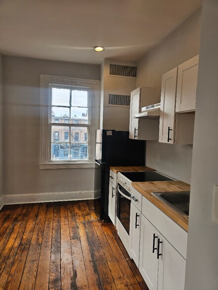 Building Photo - 2116 N Charles St